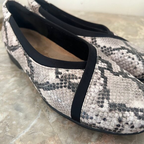 Unstructured by Clarks Washable vinyl  Slip On Snake Skin  Sz 7.5 - Picture 6 of 9